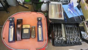 バリカンとハサミ